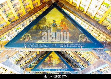 Pont de la chapelle (Kapellbrucke) à proximité de la chapelle Saint-Pierre. Les peintures ont été créées pendant la contre-réforme, avec des scènes faisant la promotion du Cath Banque D'Images