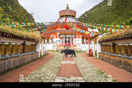 Shangrila Chine , 10 octobre 2020 : entrée de la montagne de neige de Shika de la vallée de la lune bleue, zone pittoresque de Shangri-la Yunnan en Chine Banque D'Images