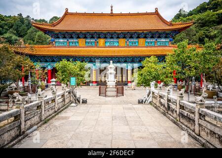 Kunming China , 11 octobre 2020 : vue sur le temple bouddhiste Yuantong avec bâtiment principal à Kunming Yunnan en Chine Banque D'Images