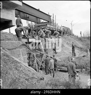 La superstructure est activée sur le viaduc en rouge, sur le tronçon entre Sollefetå et Långsele. Banque D'Images