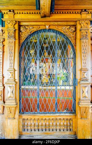 La chapelle de « Marie sur la Reuss » est située au milieu du pont de Chaff, à la courbe où les deux parties du pont se réunissent. Lucerne, Swit Banque D'Images