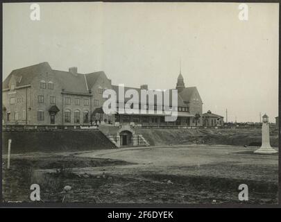 Maison de la gare de Haparanda. Maison de station à Brick 1915. Architecte F Zettervall. Marqué K en 1986. La station a été construite en 1915, la station terminée en 1919. Le trafic provisoire a été ouvert en 1915-06-18. Persontuits a commencé à se rendre au port de Haparanda 1916-01-21. Banque D'Images