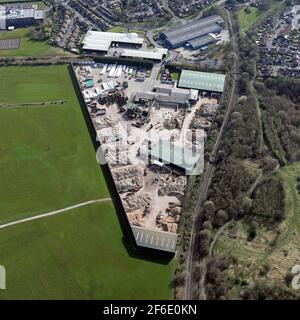 Vue aérienne du centre de recyclage des matériaux recyclables de bois de Hadfield à Droylsden, Manchester Banque D'Images