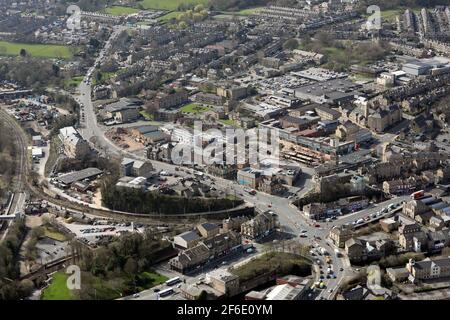 Vue aérienne depuis le nord-est du centre-ville de Shipley, près de Bradford, West Yorkshire Banque D'Images