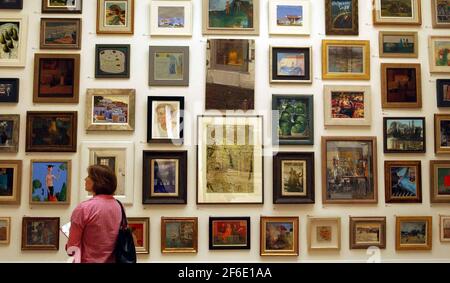 LES SALLES WESTON À L'EXPOSITION D'ÉTÉ RA.28/5/03 PILSTON Banque D'Images