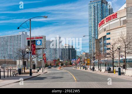 Avenue vide près du Centre Rogers de Toronto en raison de la Pandémie Covid-19 Banque D'Images