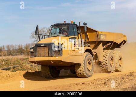 Le Tombereau articulé 740B Cat travaillant à Hanson agrège une nouvelle carrière le long de la vallée de Nene entre Cogenhoe et Grendan Northamptonshire, Engalnd, Royaume-Uni. Banque D'Images