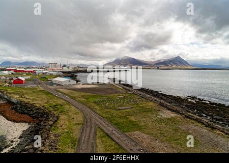 Akranes, Islande. 27 mai 2015. Vue générale d'Akranes qui est situé au pied de la montagne Akrafjall, dans la baie de Faxaflói à Vesturland, en Islande. Banque D'Images