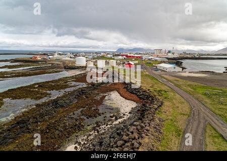 Akranes, Islande. 27 mai 2015. Vue générale d'Akranes qui est situé au pied de la montagne Akrafjall, dans la baie de Faxaflói à Vesturland, en Islande. Banque D'Images