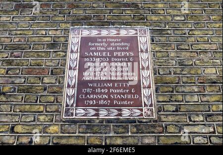 Londres, Royaume-Uni. Plaque commémorative au 14, rue Buckingham, Westminster, WC2: 'Dans une maison qui se trouvait auparavant sur ce site vivait Samuel Peppys 1633-1703 di Banque D'Images