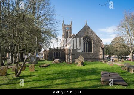 Halstead Church Essex, vue sur l'église et le chantier naval de l'église paroissiale St Andrew dans la ville historique d'Essex, Halstead, Royaume-Uni Banque D'Images