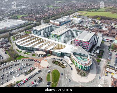 Kings Mill Hospital Mansfield Nottingham moderne nouveau bâtiment NHS coloré architecture vue aérienne photographie de drone urgence centre médical santé Banque D'Images