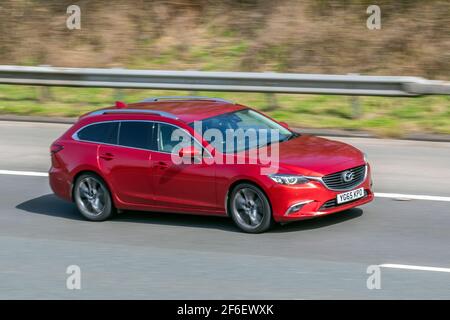 2015 65 plaque Mazda 6 Sport Nav D 2191cc diesel Estate; circulation automobile, véhicules en mouvement, voitures, véhicule roulant sur les routes britanniques, moteurs, conduite sur l'autoroute M6 réseau routier anglais Banque D'Images