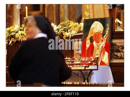 Messe pour le Pape malade à Westminster Cathederal à Londres.pic David Sandison 1/4/2005 Banque D'Images