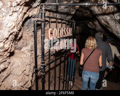 La grotte colossale est un vaste réseau de grottes dans le sud-est de l'Arizona, aux États-Unis, près de la communauté de Vail, à environ 22 miles (35 km) au sud-est de Tucson. Banque D'Images