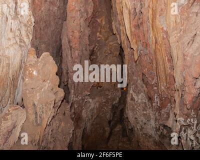 La grotte colossale est un vaste réseau de grottes dans le sud-est de l'Arizona, aux États-Unis, près de la communauté de Vail, à environ 22 miles (35 km) au sud-est de Tucson. Banque D'Images