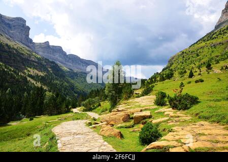 Paysage de montagne à Ordesa y Monte Perdido Parc National, Huesca, Aragon, Espagne. Banque D'Images