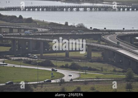 Circulation sur autoroute surélevée à Shoreham, West Sussex, Royaume-Uni Banque D'Images