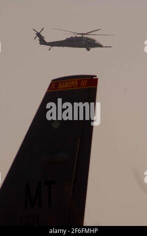 UN HELECOPTER BLACKHAWK SUR B52S À FAIRFORD. PILSTON19/3/03 Banque D'Images