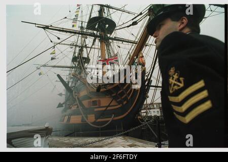 HMS Victory chantier naval de Portsmouth octobre 1999A grand-côté tiré De l'arc à la poupe de la victoire de HMS à Portsmouth à Marquer l'ouverture officielle de la Galerie de la victoire qui est Fait partie du Musée naval royal Banque D'Images