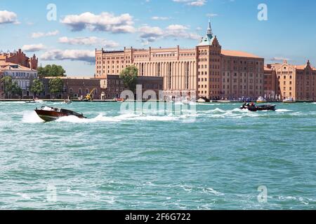 Italie. Venise. Île de Giudecca. Vue sur le palais Molino Stucky Banque D'Images