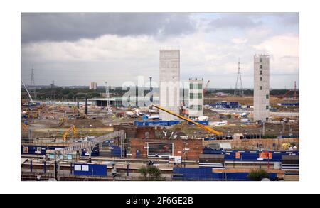 Vue sur le nord-ouest depuis le parking public de Stratford au-dessus de l' Gare de Stratford en direction du site olympique de Londres.photo de David Sandison l'indépendant 8/7/2008 Banque D'Images