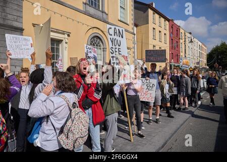 WATERFORD / IRLANDE / SEPT 20-2019 manifestations contre le changement climatique. Mobilisation pour l'environnement Banque D'Images