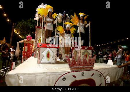 ilheus, bahia, brésil - 20 février 2012: Les membres de l'école de samba Imperadores do Samba sont vus lors d'une parade au carnaval dans la ville de il Banque D'Images