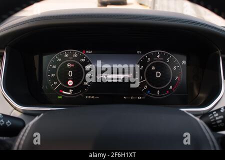 Le tableau de bord numérique d'UN Range Rover Sport 2019 Facelift SVR Banque D'Images