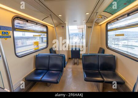 Intérieur du chariot du Millennium Line SkyTrain. Le réseau de transport en commun rapide dans la région métropolitaine de Vancouver, en Colombie-Britannique. Canada. Banque D'Images