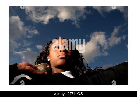 Newham Athletics academy .... athlètes pour la ffuture. Maria Okpokiri 14 ans de la forêt Gatephotographie par David Sandison l'indépendant Banque D'Images