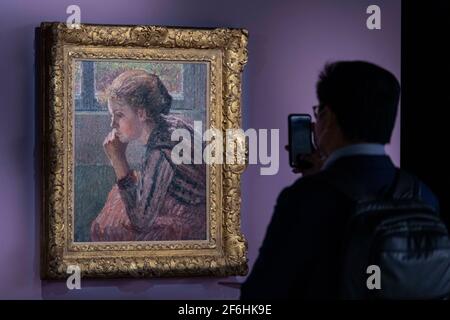 Hong Kong, Hong Kong, Chine. 18 décembre 2020. Le TÃªte de jeune-fille de profil 'la Rosa' de Camille Pissarro (en photo) et le 'Femme au Béret mauve' de Pablo Picasso sont exposés à la Bonham Gallery à Admiralty Hong Kong en vue de leur vente à New York en mai 2021. Un prix de $2 millions USD est estimé pour le chef-d'œuvre. Crédit : Jayne Russell/ZUMA Wire/Alay Live News Banque D'Images