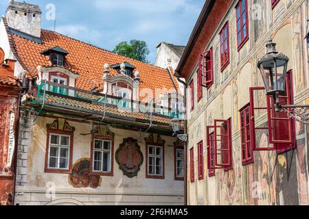 Palais peint historique dans le centre historique de Cesky Krumlov, Tchéquie Banque D'Images