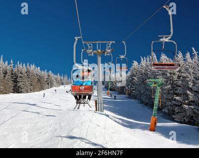 télésiège sur le mont Serak pour les skieurs de descente - Jesenik Montagnes ou Jeseniky - République tchèque Banque D'Images