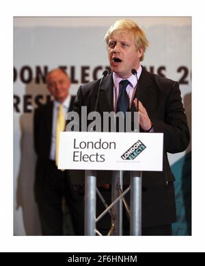 Le conservateur Boris Johnson devient maire de Londres en battant les labeurs Ken Livingstone.Photophotographie Par David SandisonThe Independent Banque D'Images