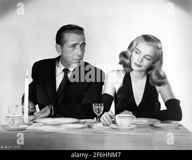 HUMPHREY BOGART et LIZABETH SCOTT portrait publicitaire pour L'ESTIME DE MORT 1947 réalisateur JOHN CROMWELL robe Jean Louis Columbia photos Banque D'Images