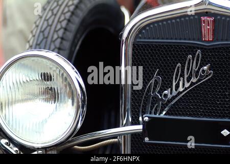 Turin, Piémont, Italie -7/02/2014- AutoMotoRetro est le périodique annuel juste pour les amateurs et collectionneurs de voitures anciennes et les motos et rétro Banque D'Images