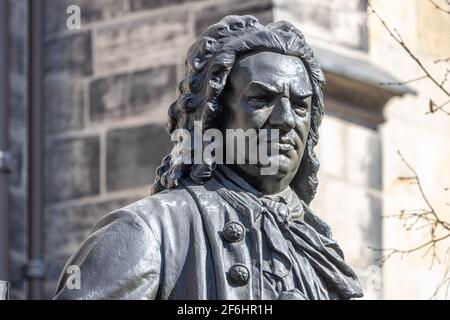 Leipzig, Saxe, Allemagne, 03-31-2021 Monument du Thomaskantor et compositeur Johann Sebastian Bach devant le Thomaskirche Banque D'Images