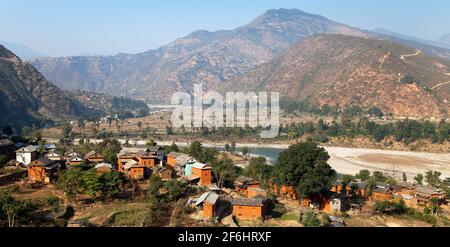 Beau village au Népal - les pieds de l'Himalaya Banque D'Images