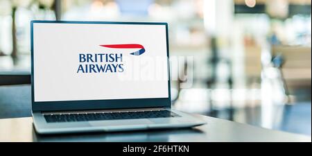 POZNAN, POL - 15 MARS 2021: Ordinateur portable affichant le logo de British Airways, la compagnie aérienne de drapeau britannique, dont le siège social est à Water Banque D'Images