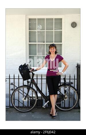 La présentatrice de télévision Fiona Bruce dans Hampsteadphotographie par David Sandison le Indépendant 6/5/2008 Banque D'Images