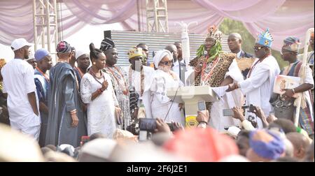 Otunba Gani Adams (en tissu guerrier) nouvellement installé comme le 15e sont Ona Kankanfo de la terre de Yoruba, État d'Oyo, Nigeria. Banque D'Images