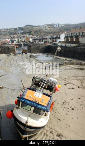 Opérations de dragage dans le port de Portreath. Banque D'Images