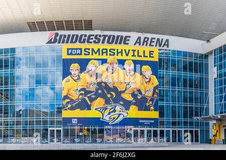 Le Bridgestone Arena abrite les Nashville Predators, situés dans le centre-ville de Nashville. Le lieu accueille des matchs de hockey, des concerts et d'autres événements. Banque D'Images