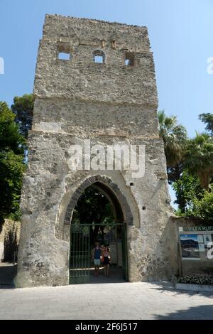 Entrée à la Villa Rufolo dans la ville italienne de Ravello dans la province de Salerne sur la côte amalfitaine en Italie Banque D'Images