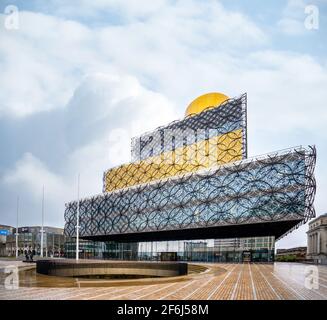 Birmingham England Library City Centenary Square Construction moderne de cube de construction symétrique avec lignes de symétrie. Architecture moderne Banque D'Images