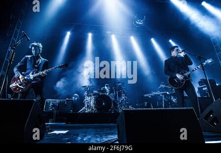 Interpol vit à o2 Academy Leeds, Yorkshire, Royaume-Uni le 25 juin 2019 dans le cadre de ses deux expositions d'échauffement Glastonbury. Banque D'Images