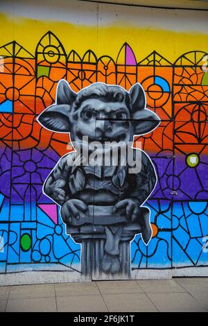 Légende de l'Imp Lincoln, cathédrale de Lincoln, emplacements dans le Lincolnshire, ancienne légende, diable a envoyé ses imp, vieux magasin, graffiti colorés. Banque D'Images