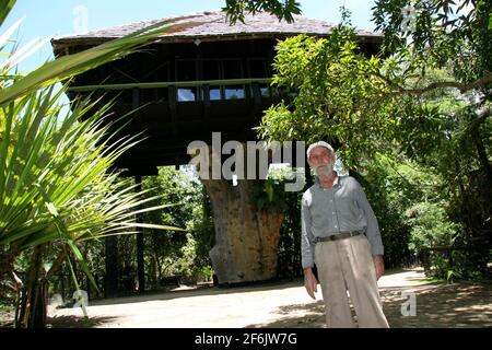 nova vicosa, bahia / brésil - 2 mars 2008: Frans Krajcberg, artiste et  environnementaliste, est vu à Sitio Natura, dans la ville de Nova Vicosa,  en sout Photo Stock - Alamy