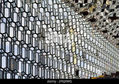 Harpa est une salle de concert et un centre de conférences à Reykjavík, en Islande. Banque D'Images